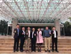 【企业新闻】健客网副总裁朱姗、淡蓝公益大健康事业部总监薛珲一行莅临中国尊龙凯时药业调研、交流
