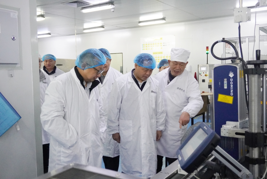 【企业新闻】重庆市万州经开区党工委副书记、管委会主任，区政府党组副书记钟涛一行莅临中国尊龙凯时药业考察调研